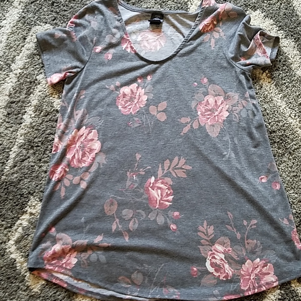 Agnes and dora everyday tee size large